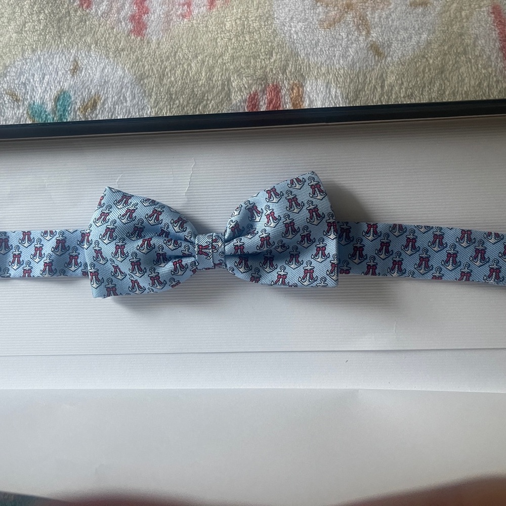 NWT AND IN BOX VINEYARD VINES BOWTIE